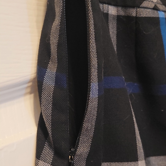 Plaid skirt. Like new 8p - Picture 5 of 8